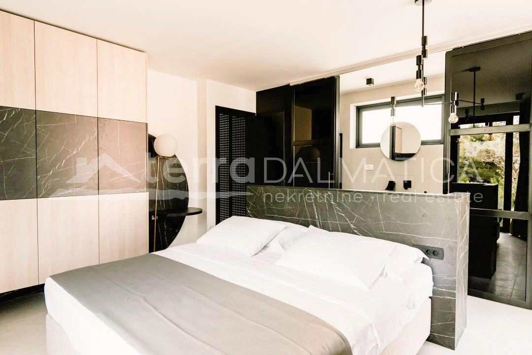 Vodice, Srima, luxuriöse Designervilla mit Swimmingpool, Whirlpool und Sauna