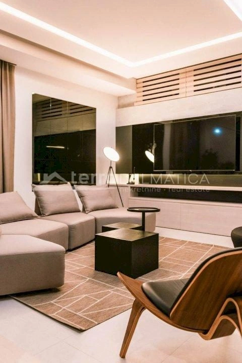 Vodice, Srima, luxuriöse Designervilla mit Swimmingpool, Whirlpool und Sauna