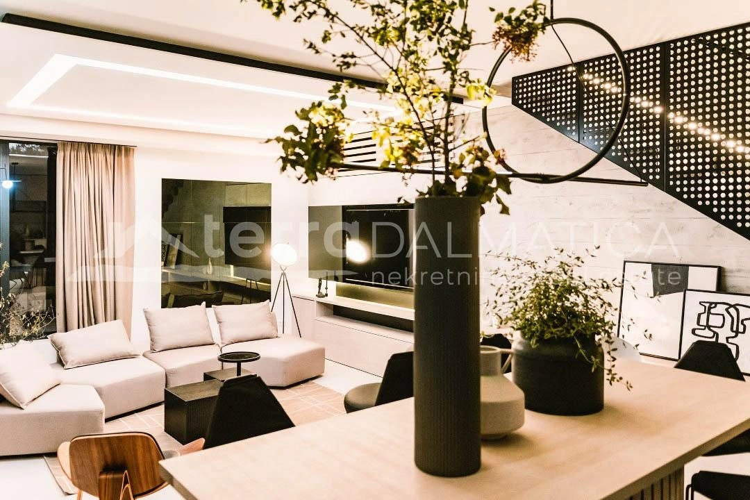 Vodice, Srima, luxuriöse Designervilla mit Swimmingpool, Whirlpool und Sauna