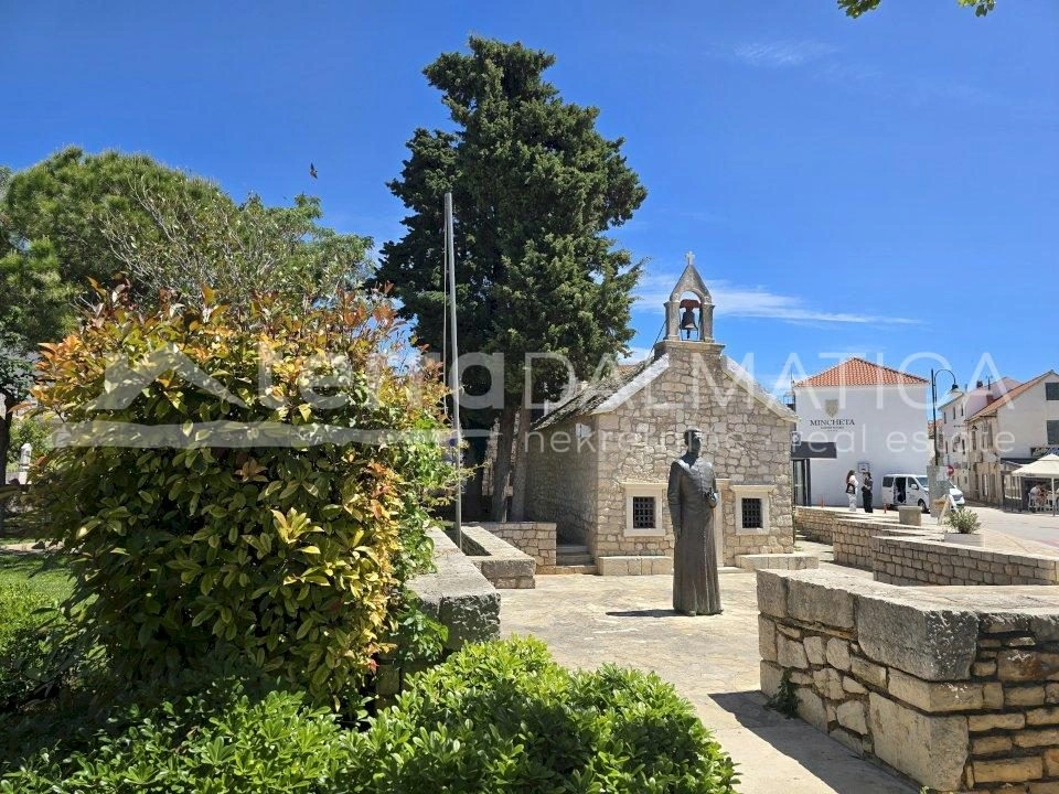 Primosten, moderne Villa mit Wellnessbereich und Swimmingpool