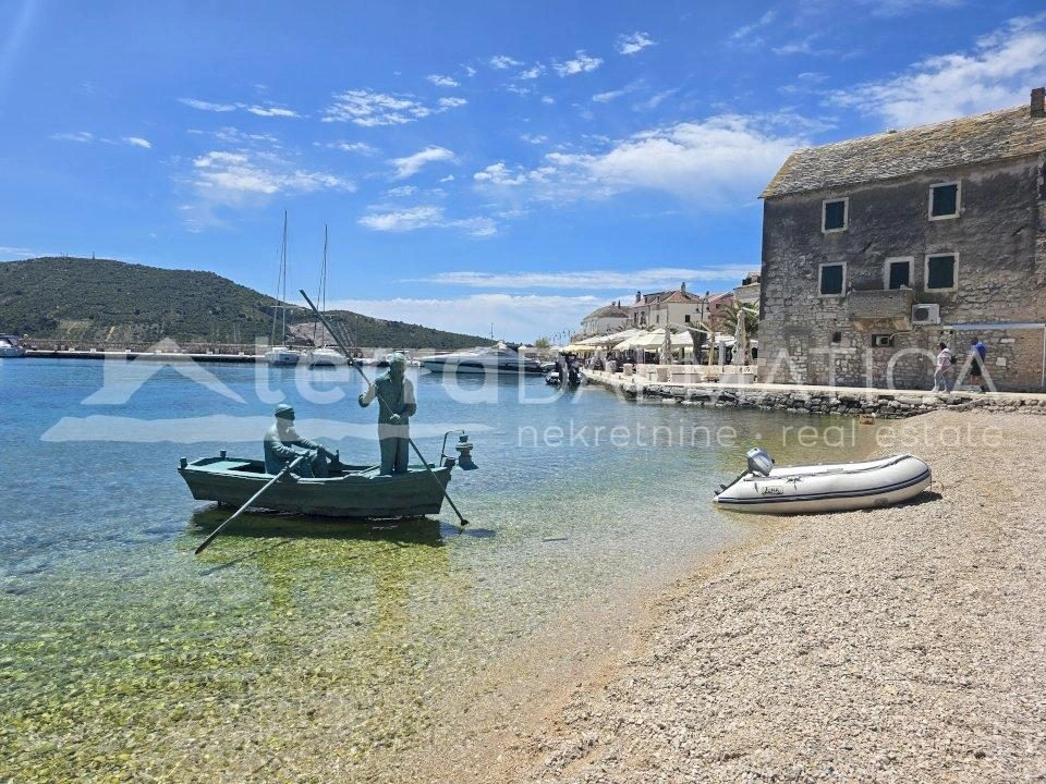 Primosten, moderne Villa mit Wellnessbereich und Swimmingpool