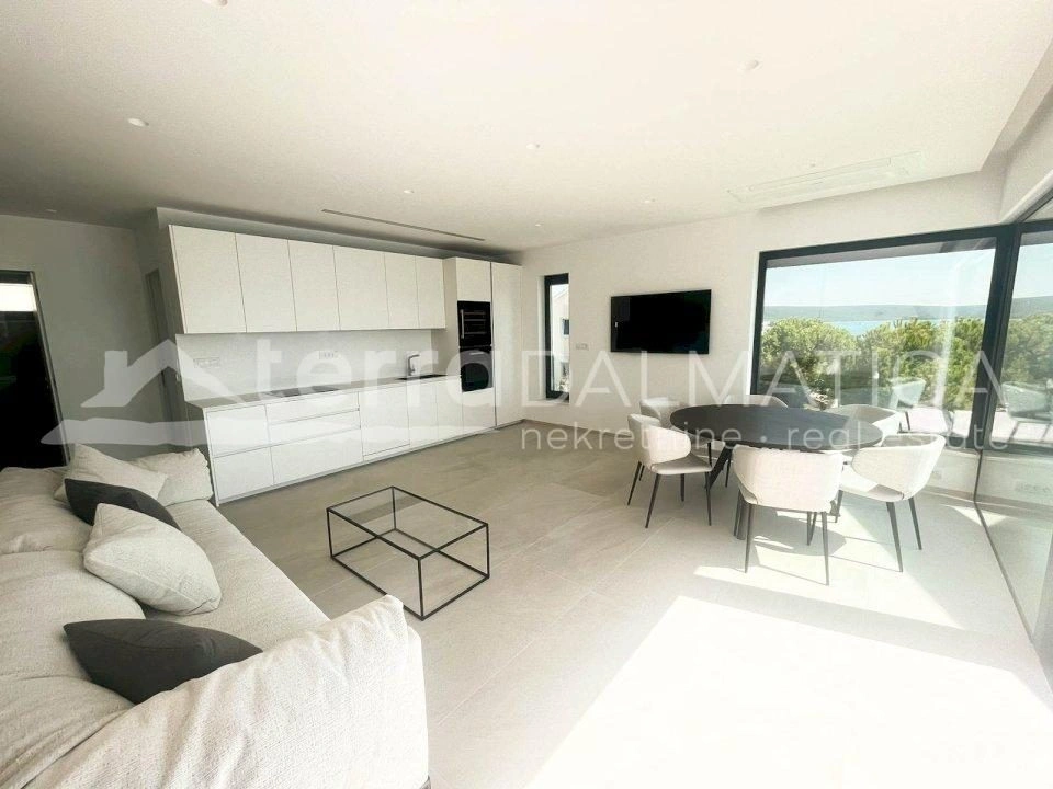 Sukosan, exklusive zweistöckige Wohnung, erste Reihe zum Meer