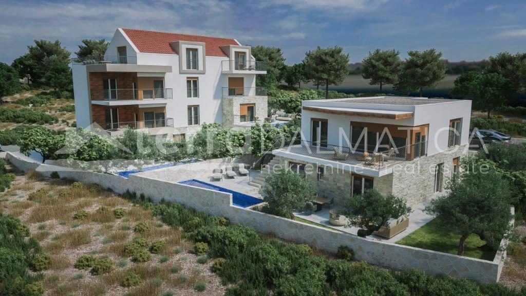 Eine außergewöhnliche Wohnung mit Terrasse und Meerblick in der Nähe von Rogoznica