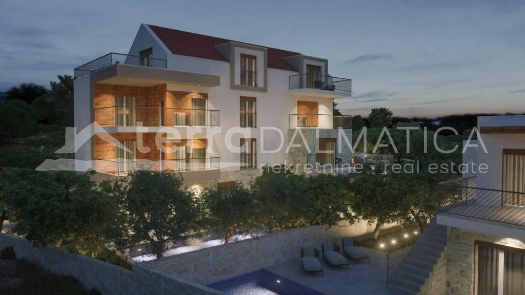 Eine außergewöhnliche Wohnung mit Terrasse und Meerblick in der Nähe von Rogoznica