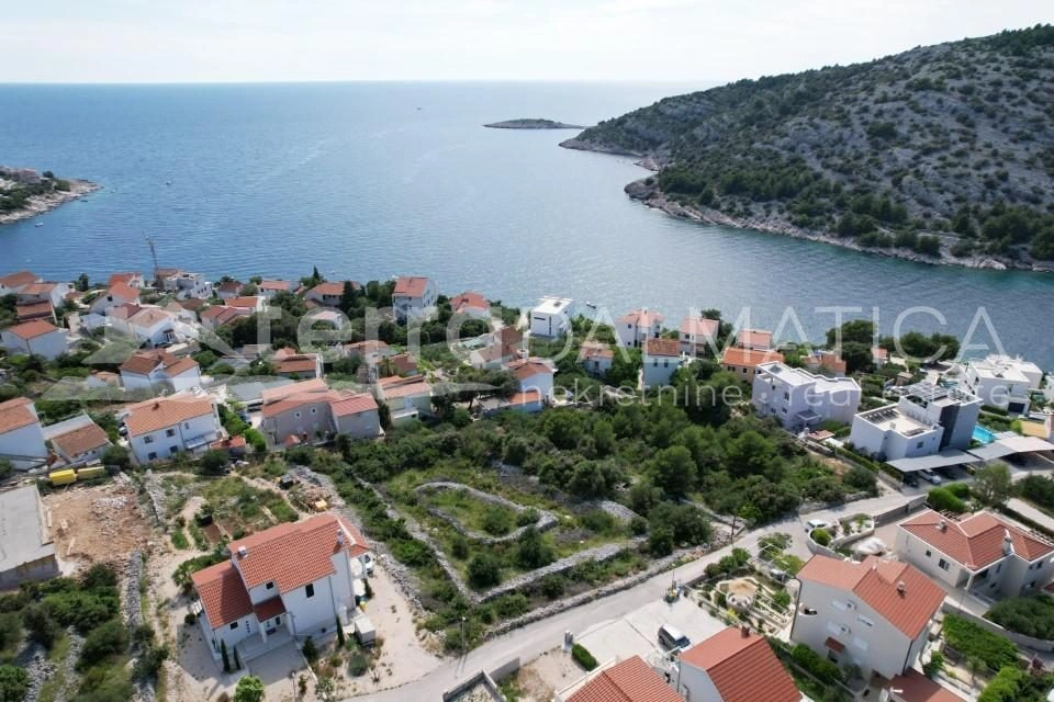 Modernes Haus mit Schwimmbad und Garten in der Nähe von Rogoznica - Nur 130 m vom Meer entfernt