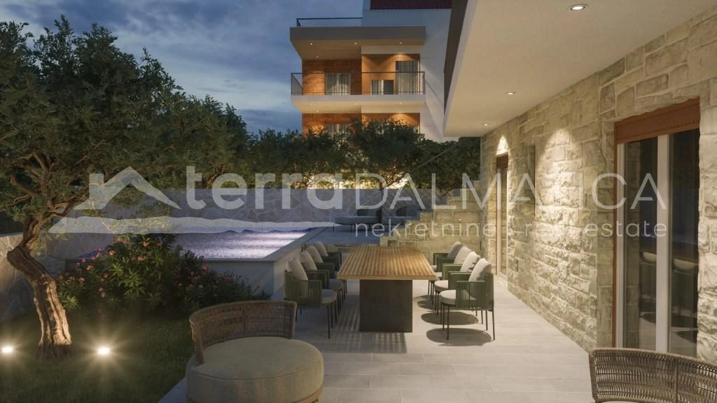 Modernes Haus mit Schwimmbad und Garten in der Nähe von Rogoznica - Nur 130 m vom Meer entfernt