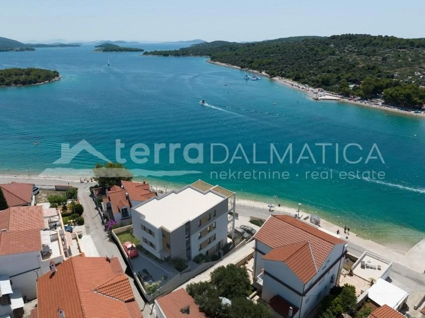 Apartment auf der Insel Murter: Erste Reihe zum Meer, mit Terrasse und Aussicht