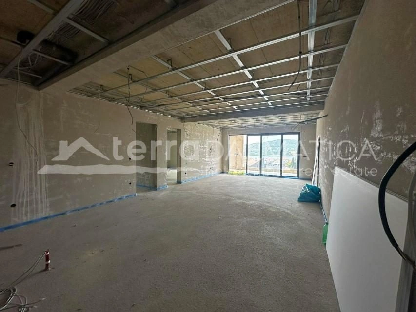 Primosten, luxuriöses Apartment mit geräumiger Loggia und Hydromassagepool