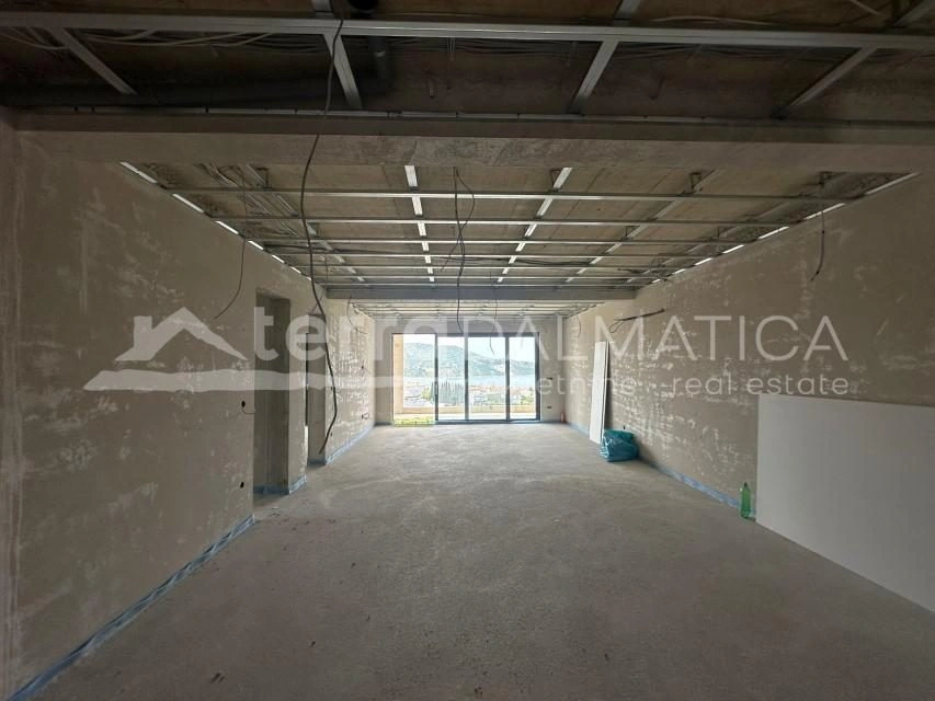 Primosten, luxuriöses Apartment mit geräumiger Loggia und Hydromassagepool