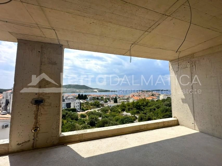 Primosten, luxuriöses Apartment mit geräumiger Loggia und Hydromassagepool