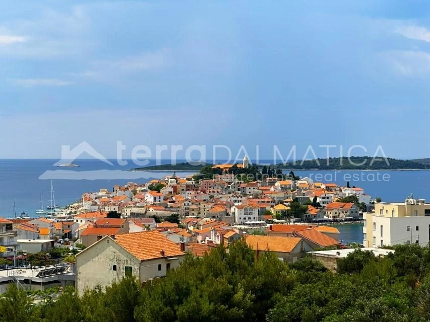 Primosten, luxuriöses Apartment mit geräumiger Loggia und Hydromassagepool