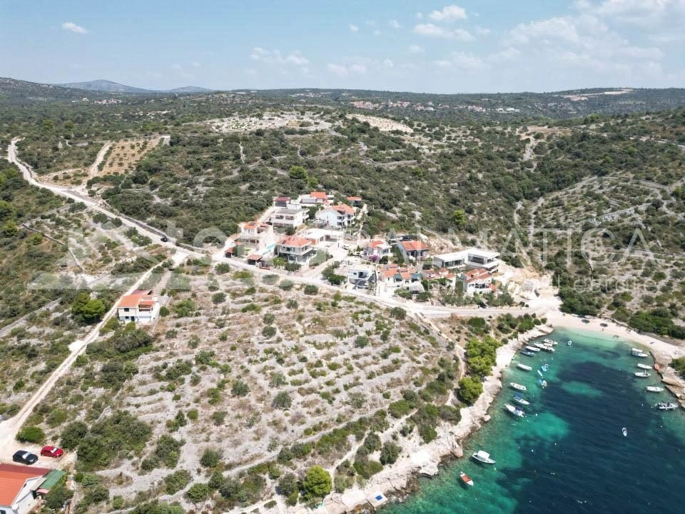 Umgebung von Rogoznica, Grundstück mit begonnenem Bau einer Villa in Toplage
