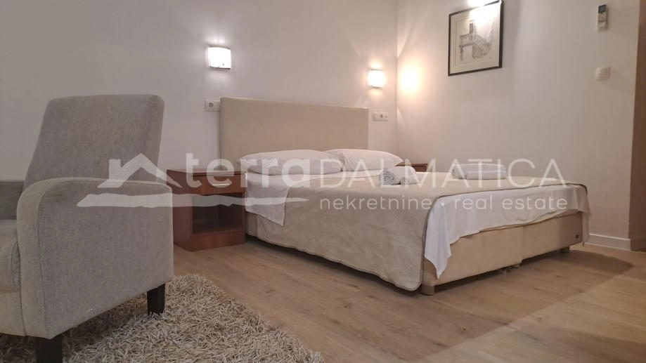 Šibenik, renovierte Wohnung im Zentrum – bereit zur Miete oder zum Wohnen