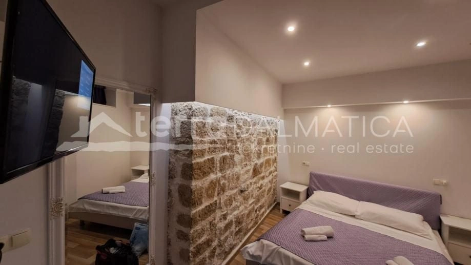 Šibenik, renovierte Wohnung im Zentrum – bereit zur Miete oder zum Wohnen