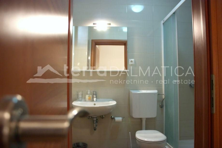 Šibenik, renovierte Wohnung im Zentrum – bereit zur Miete oder zum Wohnen