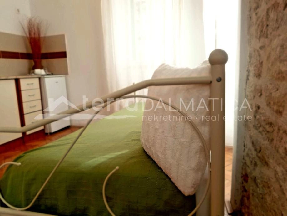 Šibenik, renovierte Wohnung im Zentrum – bereit zur Miete oder zum Wohnen