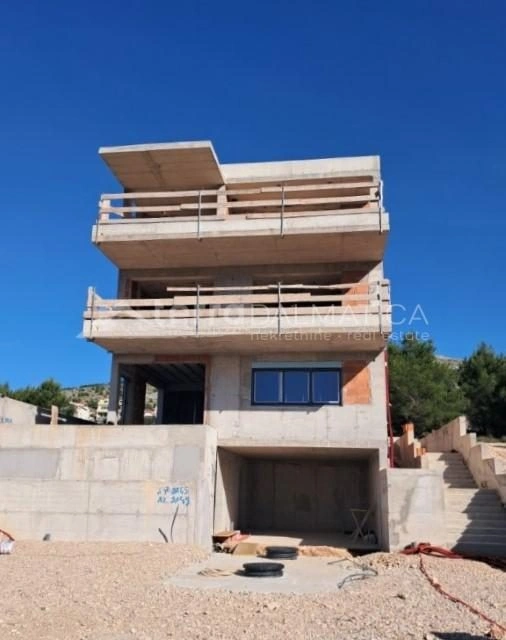 Umgebung von Šibenik, Grebaštica, Dreizimmer-Penthouse mit Aufzug und Garage