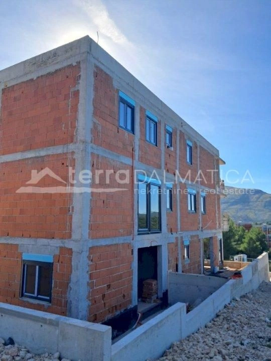 Umgebung von Šibenik, Grebaštica, Dreizimmer-Penthouse mit Aufzug und Garage