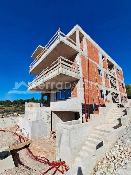 Umgebung von Šibenik, Grebaštica, Dreizimmer-Penthouse mit Aufzug und Garage