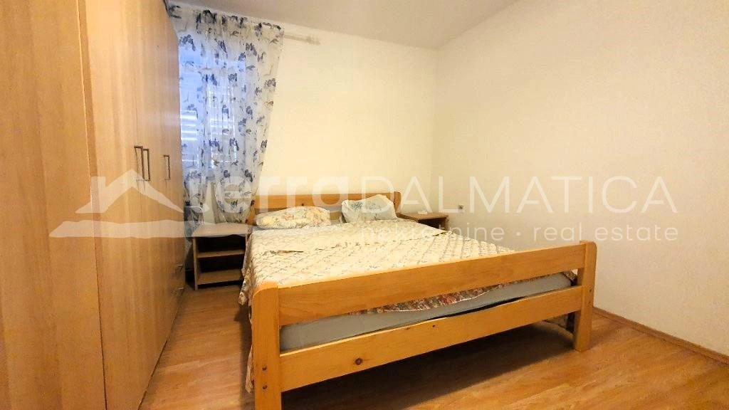 Ein Reihenhaus zum Verkauf in Zaton bei Šibenik - nur 50 Meter vom Meer entfernt