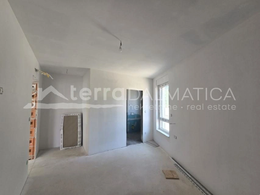 Tribunj, Dreizimmerwohnung mit Garten, ideal für eine Familie