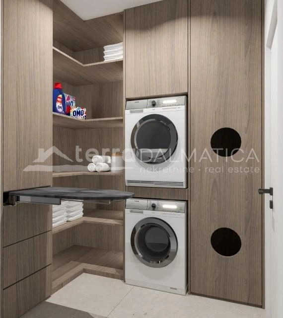 Primošten, eine moderne Villa mit drei Schlafzimmern und einem Swimmingpool in ruhiger Umgebung