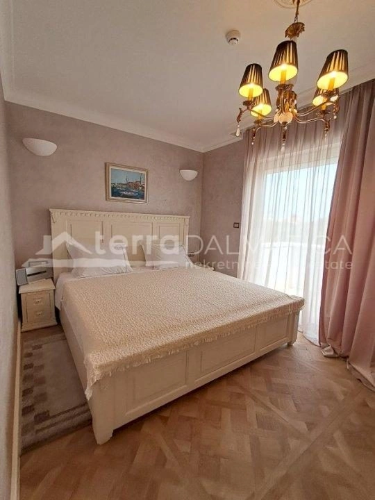 Vodice, Luxusvilla mit beheiztem Pool, Whirlpool und Meerblick