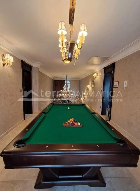 Vodice, Luxusvilla mit beheiztem Pool, Whirlpool und Meerblick