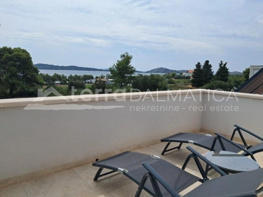 Vodice, Luxusvilla mit beheiztem Pool, Whirlpool und Meerblick