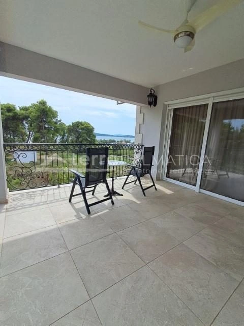 Vodice, Luxusvilla mit beheiztem Pool, Whirlpool und Meerblick