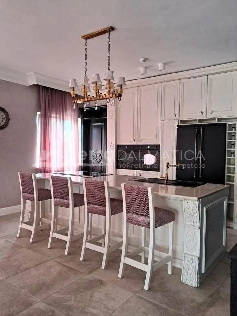 Vodice, Luxusvilla mit beheiztem Pool, Whirlpool und Meerblick