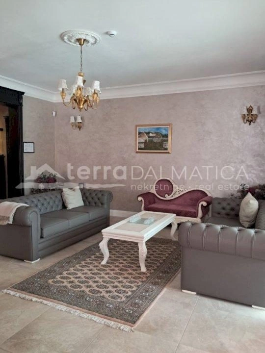 Vodice, Luxusvilla mit beheiztem Pool, Whirlpool und Meerblick