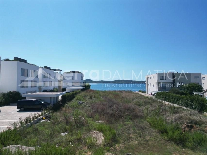 Sukošan, Investitionsgrundstück 40 m vom Meer entfernt