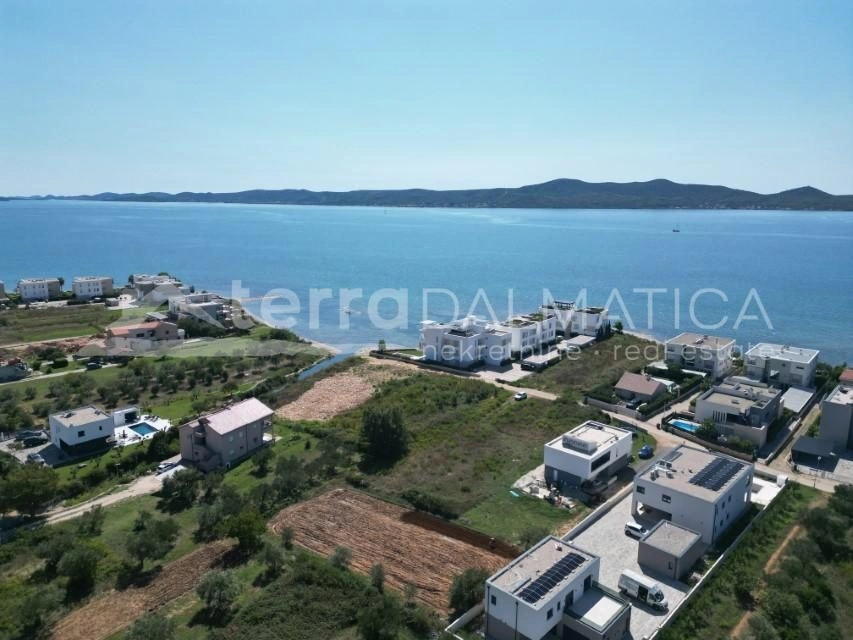 Sukošan, Investitionsgrundstück 40 m vom Meer entfernt