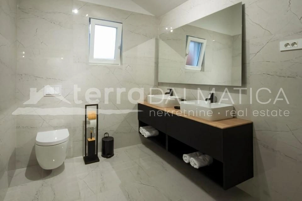 Dubrava – Elegantes Haus mit Swimmingpool, Terrassen und Blick ins Grüne