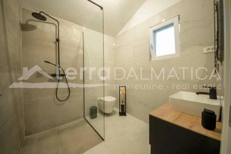 Dubrava – Elegantes Haus mit Swimmingpool, Terrassen und Blick ins Grüne