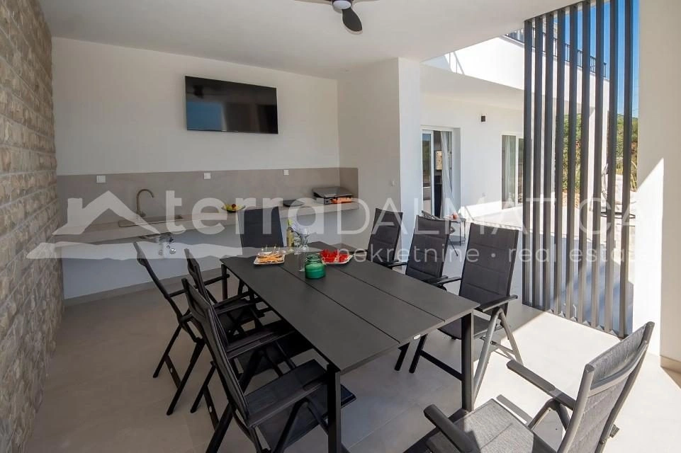 Dubrava – Elegantes Haus mit Swimmingpool, Terrassen und Blick ins Grüne