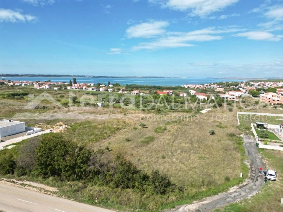 Zadar, Vrsi, atraktivna građevinska parcela 800m od mora