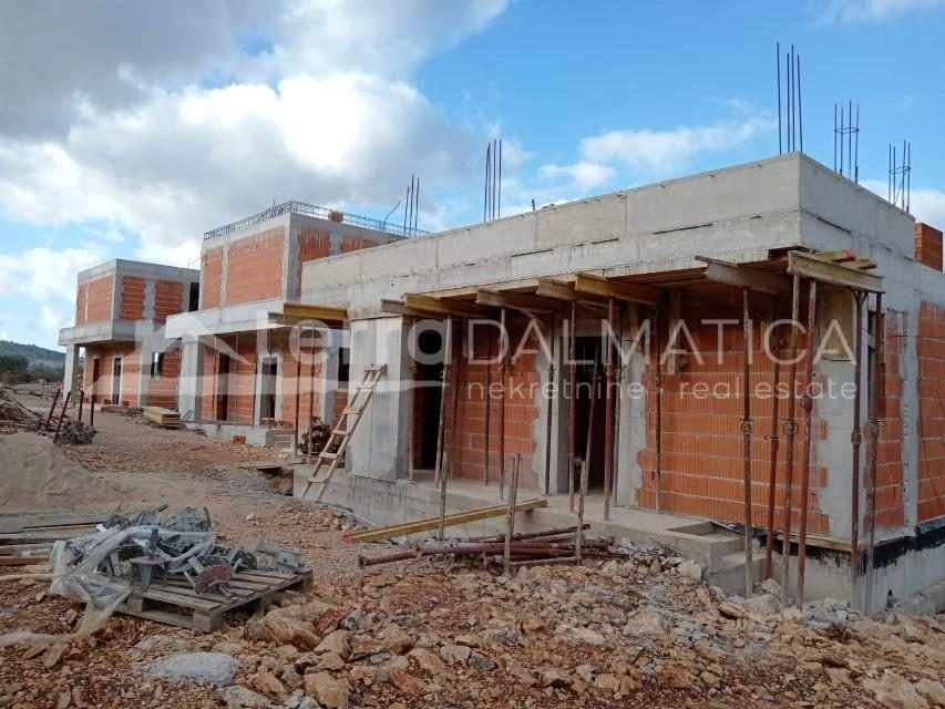 Bilice – Moderne Villa in einem Luxuskomplex mit Swimmingpool und Sportanlagen