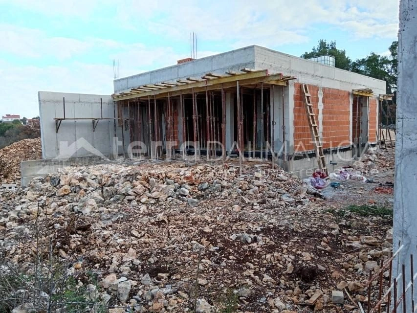 Bilice – Moderne Villa in einem Luxuskomplex mit Swimmingpool und Sportanlagen