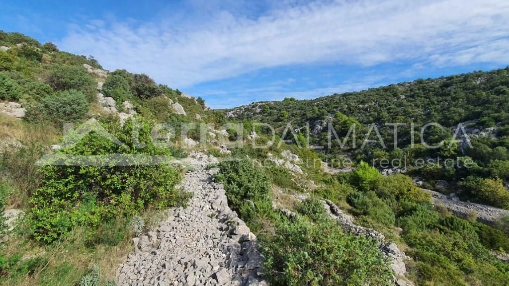 Bau- und Ackerland in Rogoznica – eine Investitionsmöglichkeit!