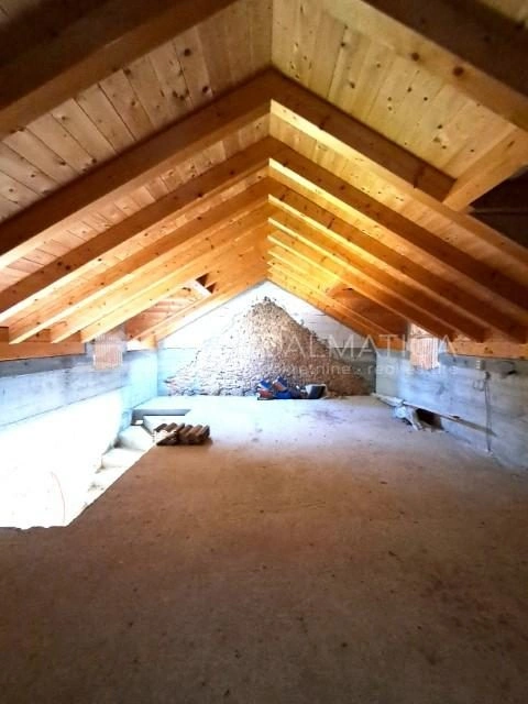 Dubrava – Traditionelles Steinhaus mit Garten zur individuellen Gestaltung