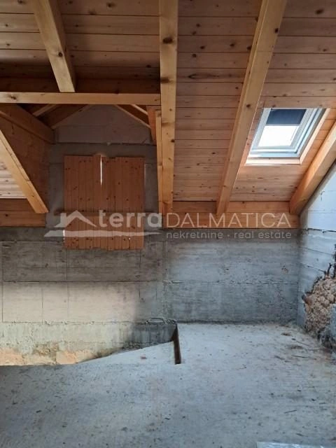 Dubrava – Traditionelles Steinhaus mit Garten zur individuellen Gestaltung