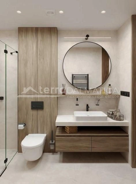 Rogoznica – Zweistöckiges Penthouse mit großzügigen Terrassen und privatem Parkplatz