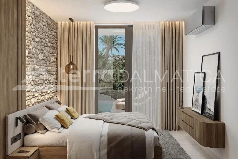 Rogoznica – Geräumige Wohnung mit privatem Pool und großen Terrassen