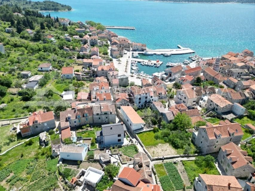 Kamena kuća na Prviću – 70 m od mora, terasa