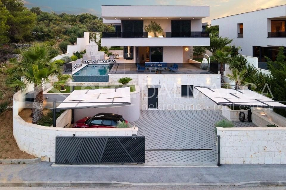 Marina, Luxusvilla mit Pool, Sauna und Meerblick