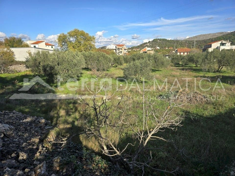 Građevinsko zemljište u Bilicama – 3719 m², pravilnog oblika