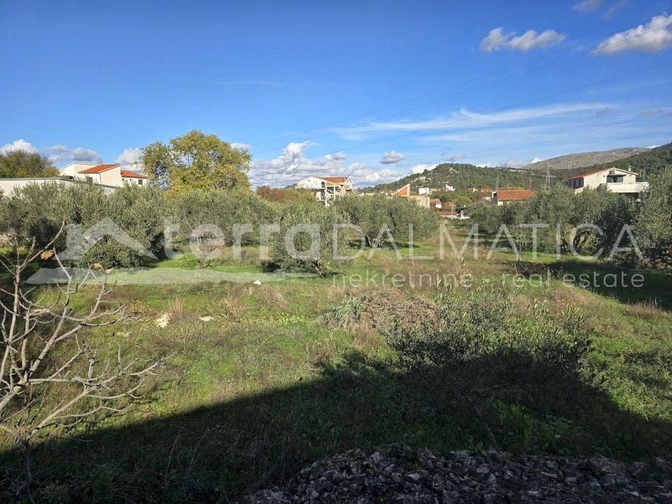 Bilice, Baugrundstück mit regelmäßiger Form