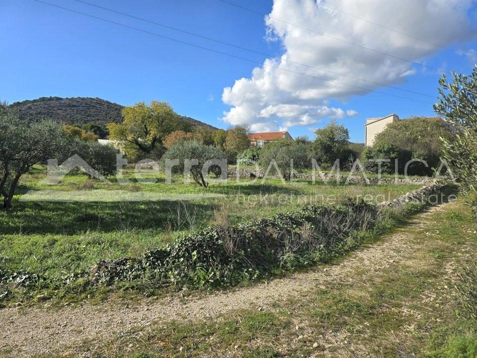 Bilice, Baugrundstück mit regelmäßiger Form